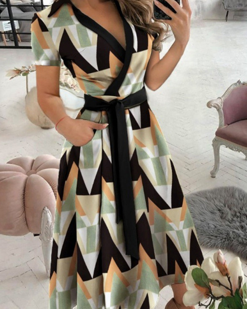 Aria - A Line-kjole med korte ermer og løs passform