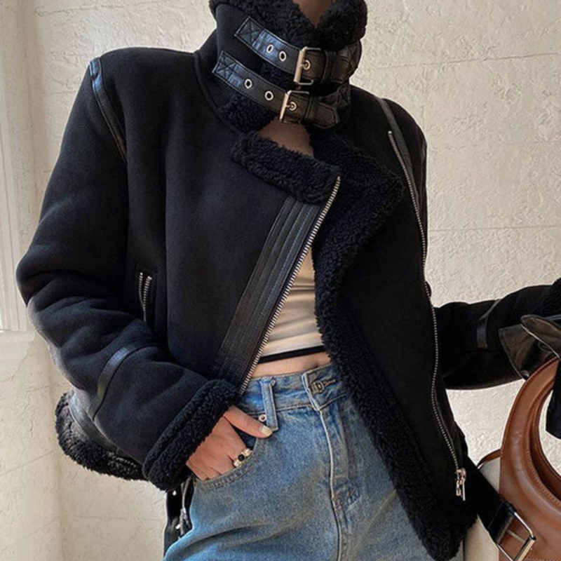 Julie – Jakke med lange ermer glidelåsbelte og jakkeslag