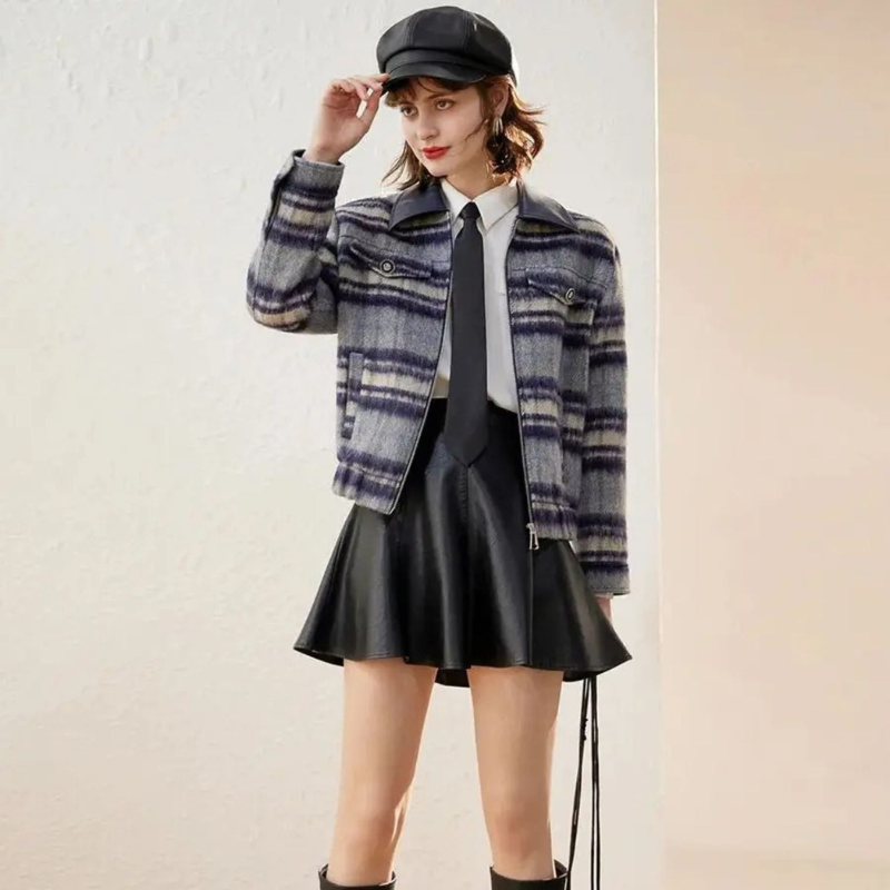 Amelia – Kort jakke med stripet mønster og glidelås