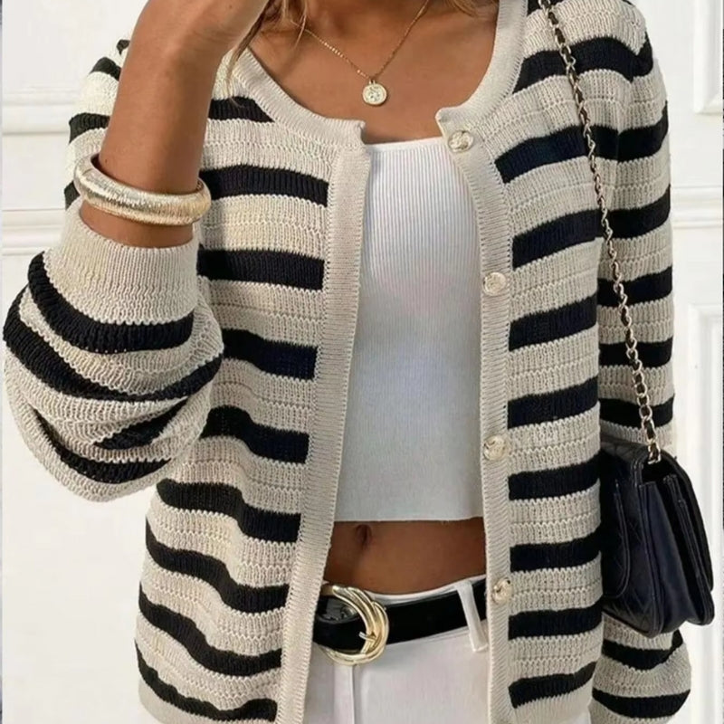 Clara – Cardigan med lange ermer, stripet mønster og knapper