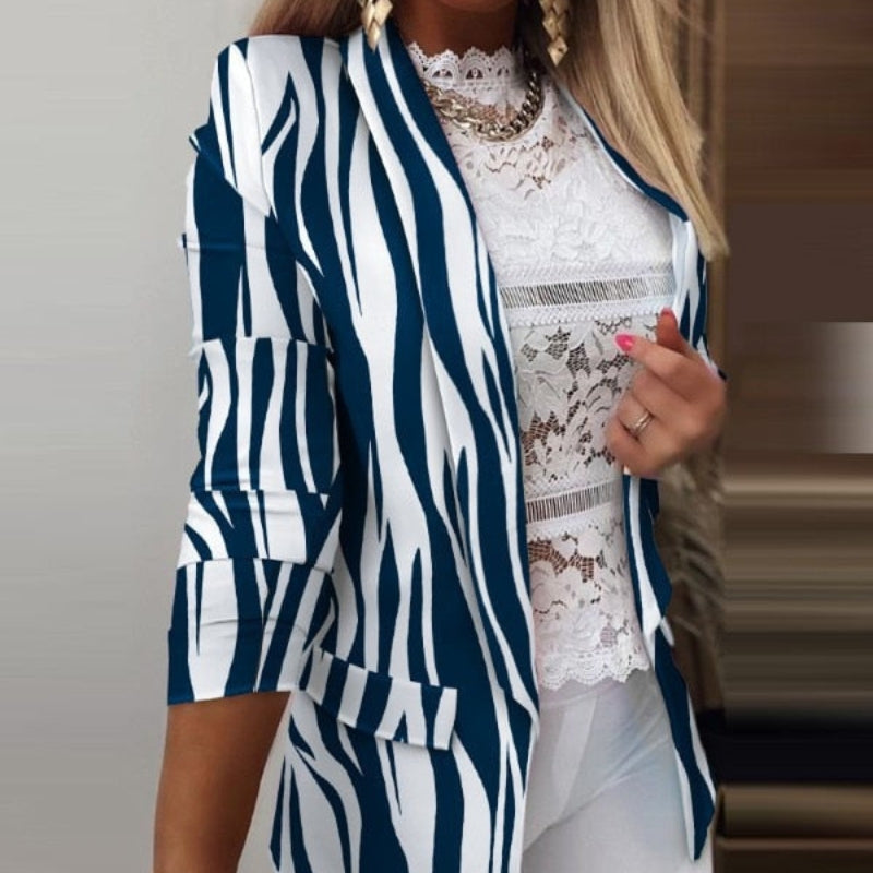 Caroline - Smal blazer med lange ermer og lommer