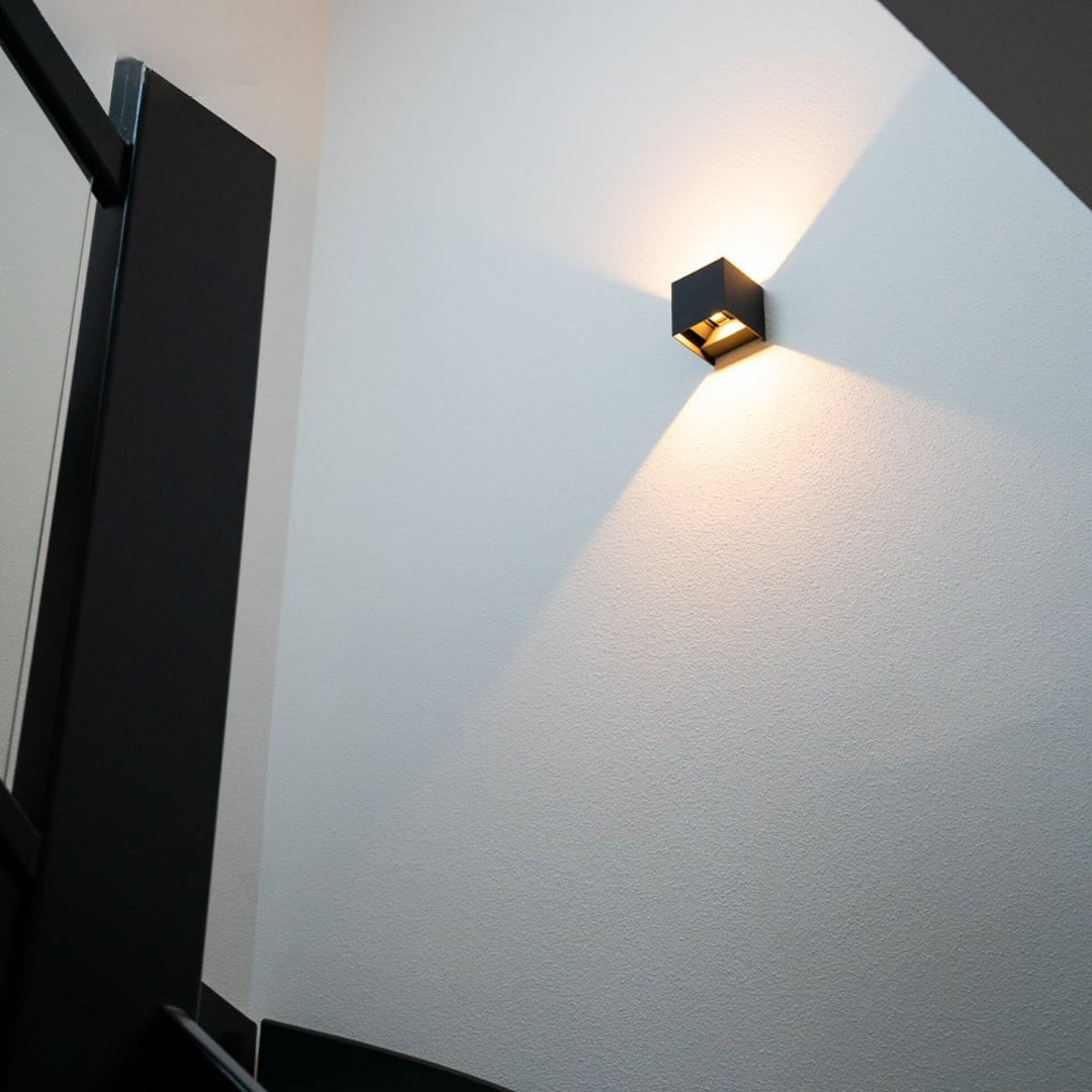 GlowBright – Stilig vegglampe med myk glød for en koselig atmosfære