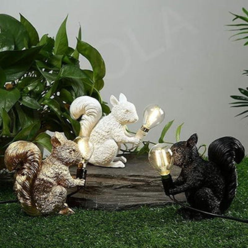 GlowDen – Mini Ekorne LED Bordlampe til Dekorasjon