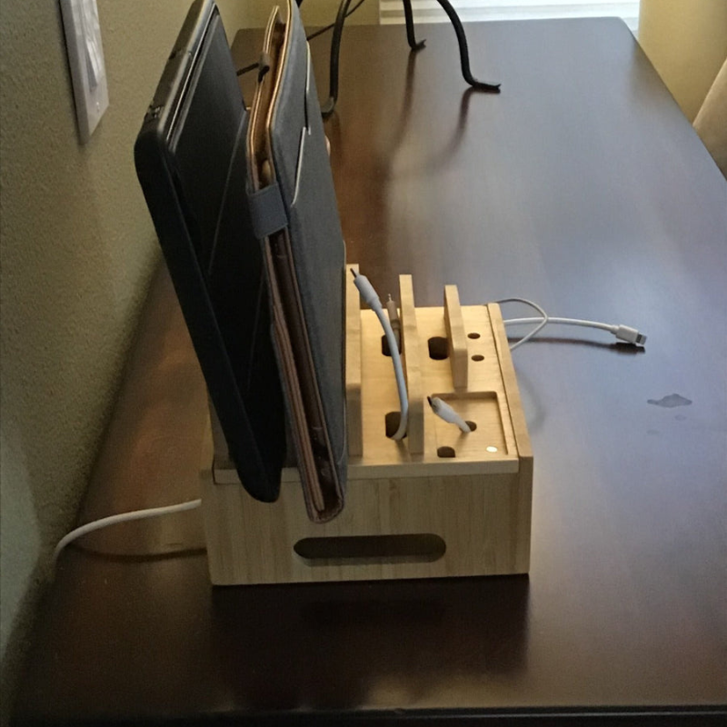 EcoCharge – Bamboo Ladestasjon med 5 USB-porter og Organizer
