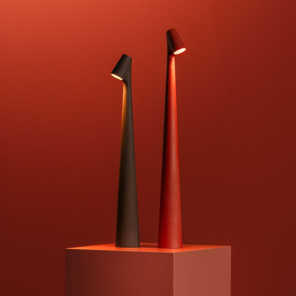 LumaRay – Moderne bordlampe med justerbart hode for allsidig belysning