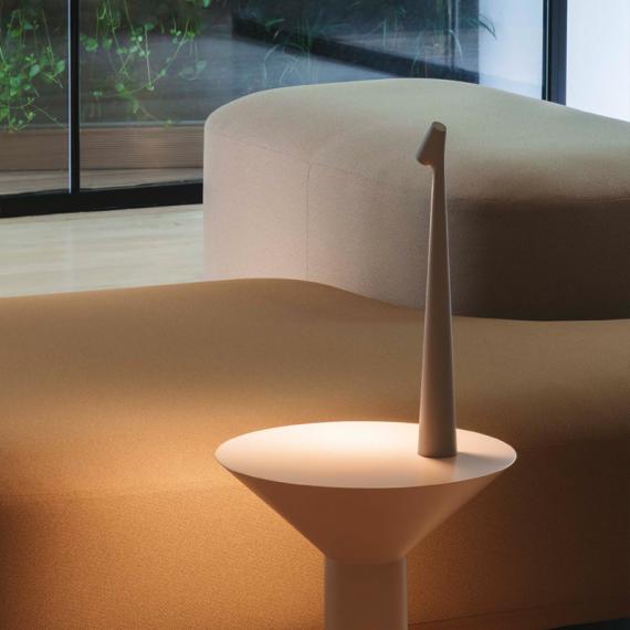 LumaRay – Moderne bordlampe med justerbart hode for allsidig belysning