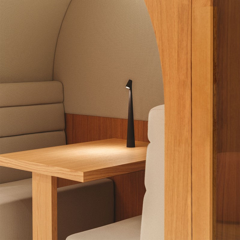 LumaRay – Moderne bordlampe med justerbart hode for allsidig belysning