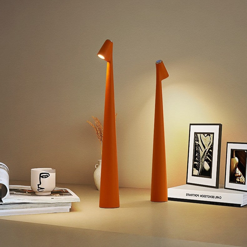 LumaRay – Moderne bordlampe med justerbart hode for allsidig belysning