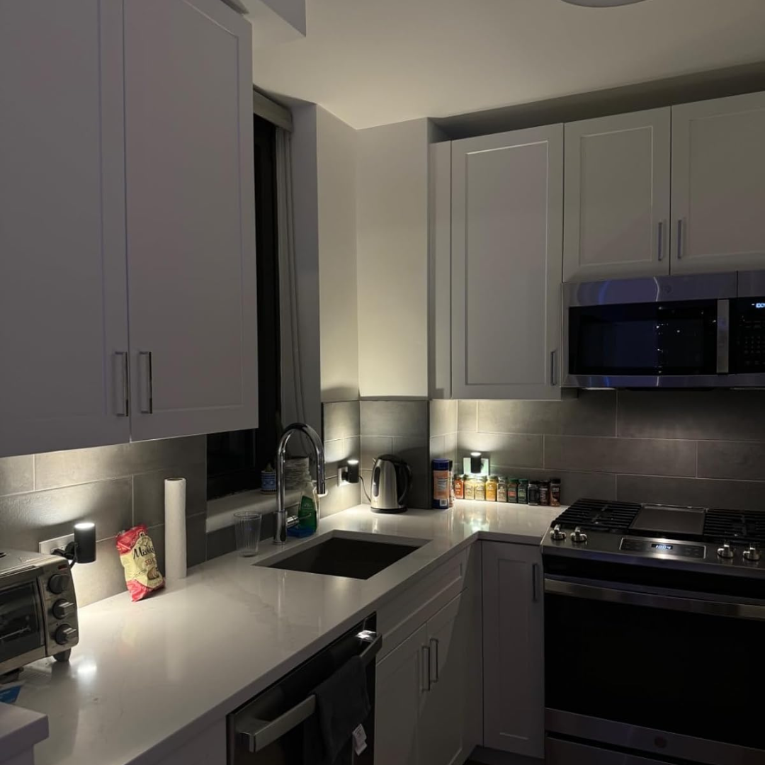 LumaSense – Moderne vegglampe med justerbar lysstyrke og smart sensor