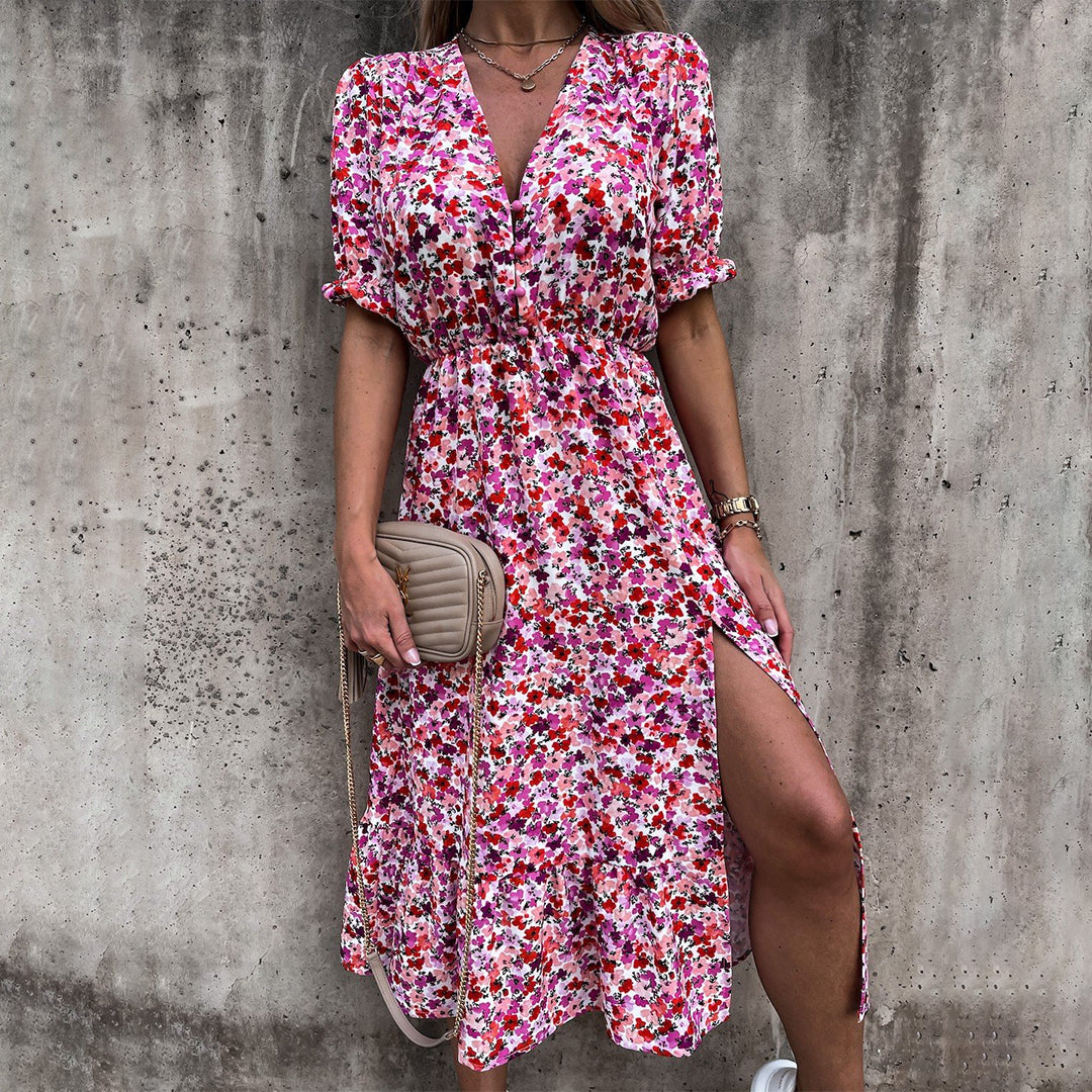 Olivia – Stilig fritidskjole med V-hals med korte ermer og trendy trykt stil