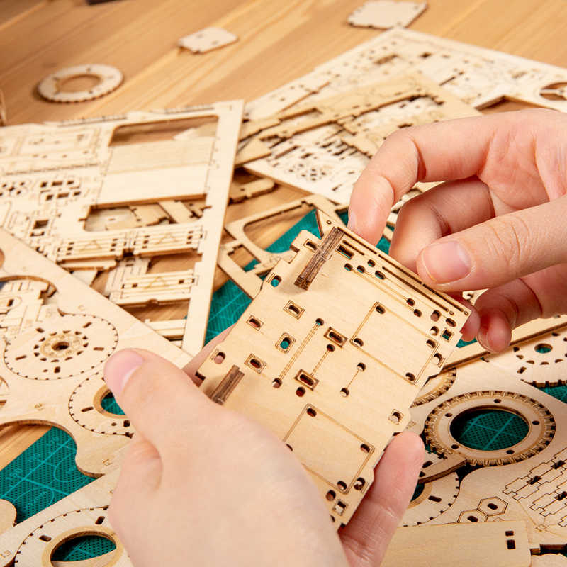 BuildMaster - 3D lastebilpuslespill med realistisk design og brikker som griper inn i hverandre