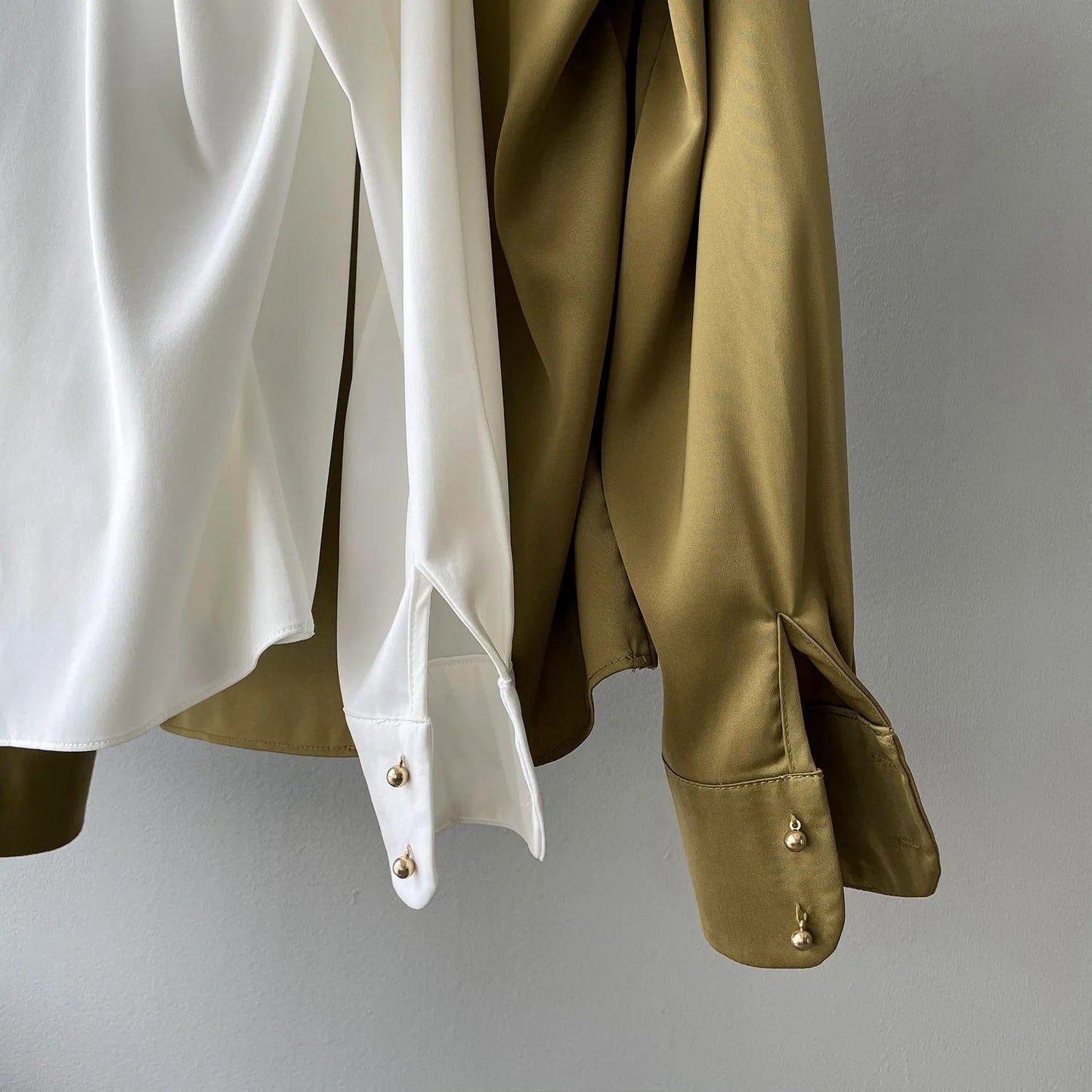 Aurelia - Bluse med drapert utringning for en sofistikert look