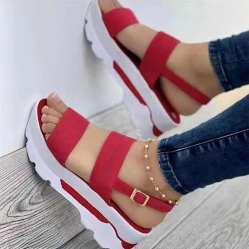 Zoe - Moderne sandaler med justerbare stropper og tykk såle