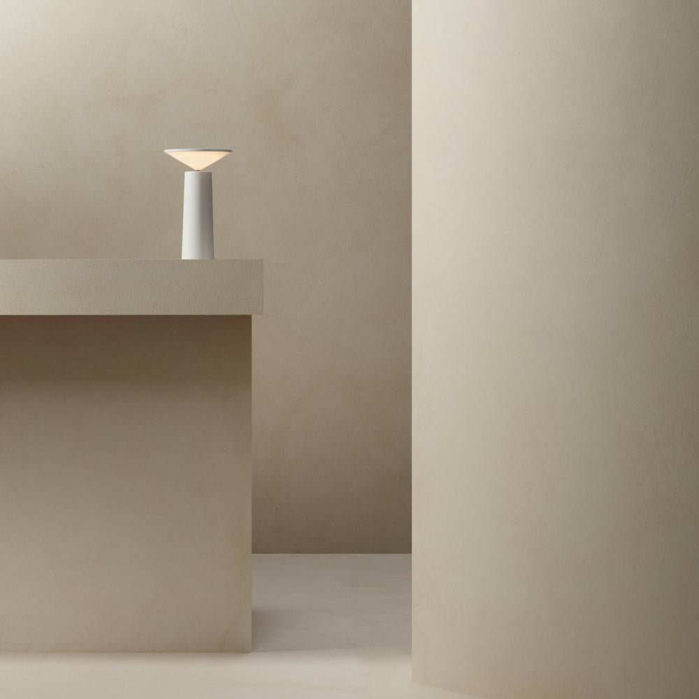NovaLume - Moderne LED-bordslampe med 360° roterende skjerm og dimbart lys