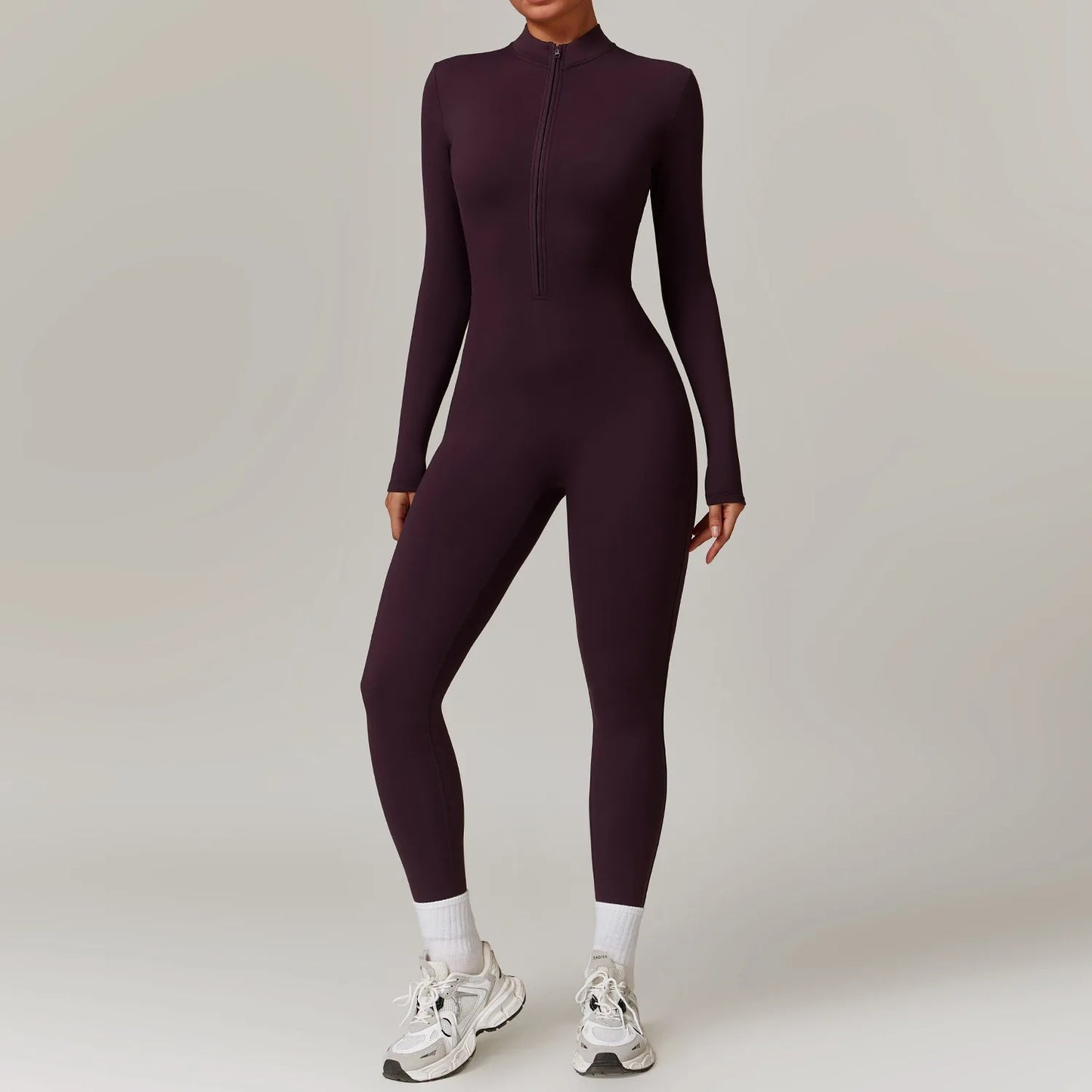 Stephanie - Langermet jumpsuit med høy hals og glidelås lukking