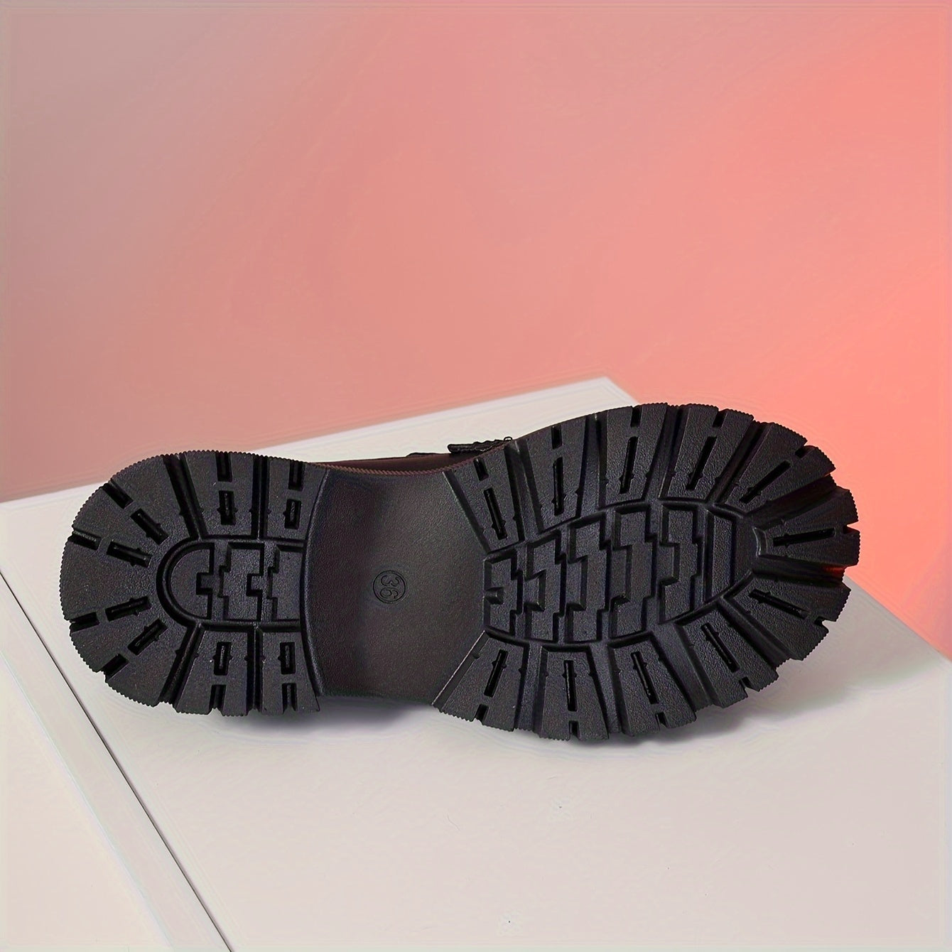 Elke - Slitesterk, sklisikker, flat ankelstøvel med rund tå