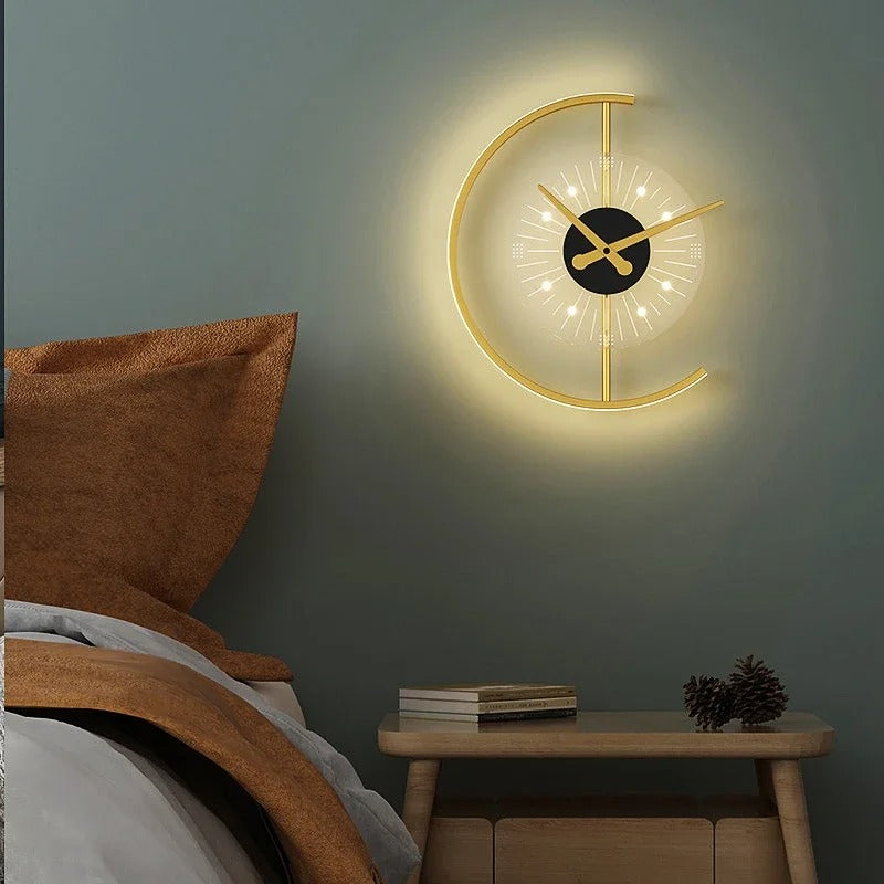 LunaGlow - Elegant Veggklokke med Ambient Belysning
