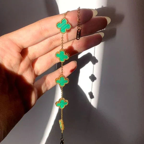 LuckyCharm - Gyllent kløverbladsarmbånd for lykke og eleganse