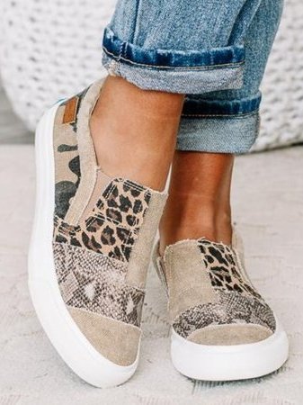 Nicole - Uformelle slip on loafers med camo trykk og slitesterk såle