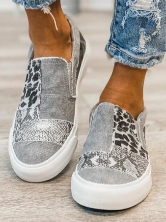 Nicole - Uformelle slip on loafers med camo trykk og slitesterk såle