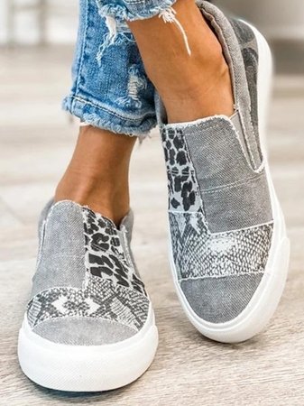 Nicole - Uformelle slip on loafers med camo trykk og slitesterk såle