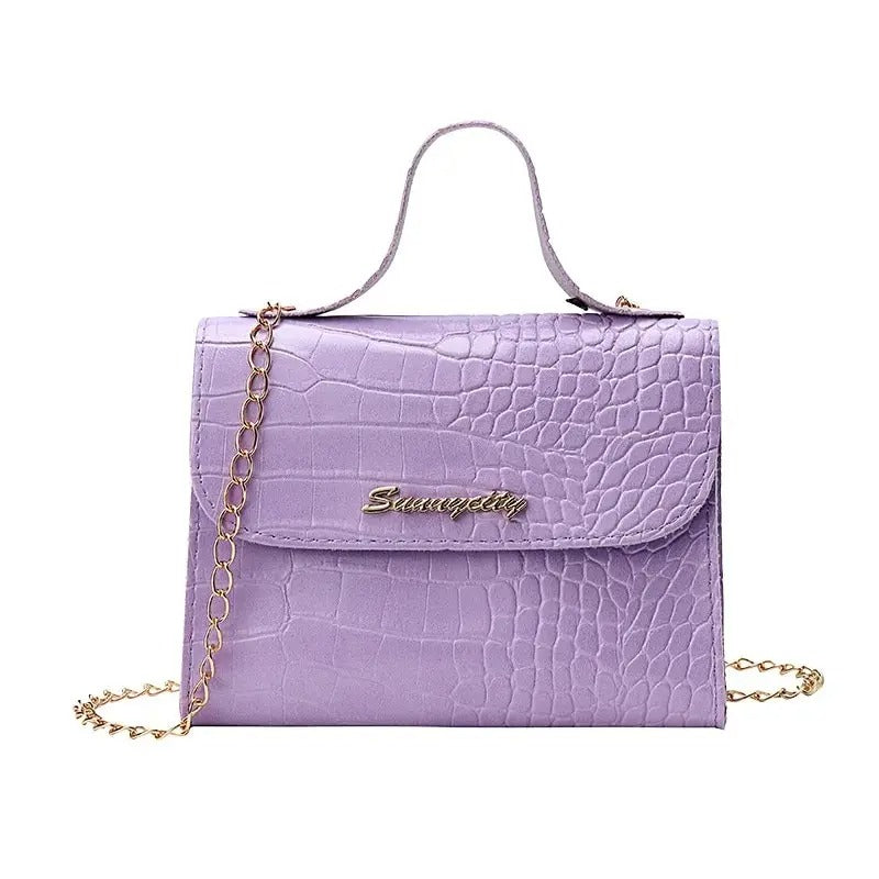 Sophie - stilig crossbody-veske med gullkjederem og stilfull klaff foran