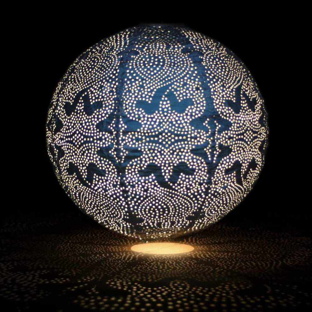 GlobeGlow - Solcellelykt med håndstanset Marrakech design