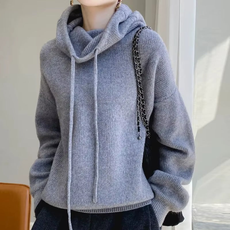 Lydia – Langermet Genser med Justerbar Hette og Ribbet Kant