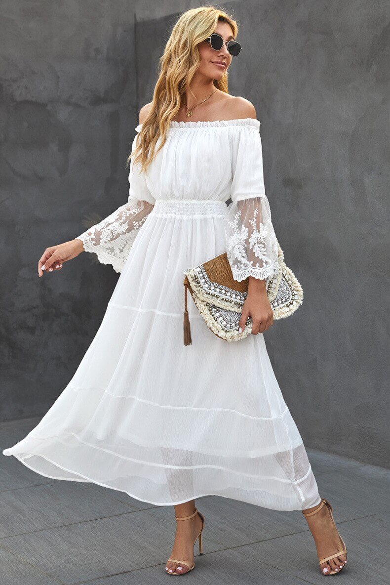 Isla - Boho blonde maxikjole med off-shoulder-design og blomstrete blondermer