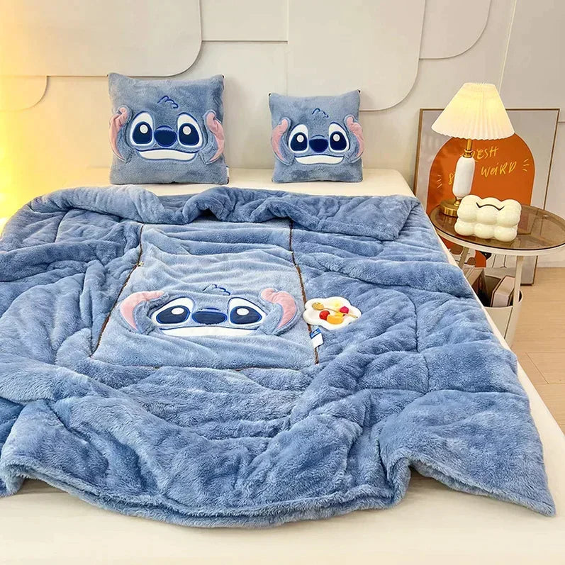 CozyNest – Komfort Plysj Pledd og Putesett med Leken Design