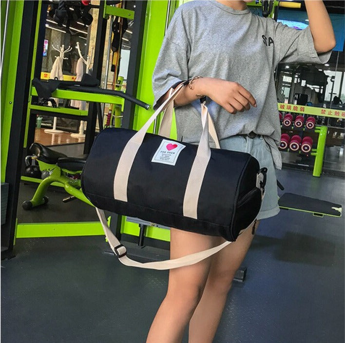 Aria - treningsbag for reise Rommelig og stilig design med ekstra skolomme og justerbar stropp