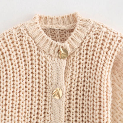 Lily - Moderne genser med smal passform, knappelukking og feminin form