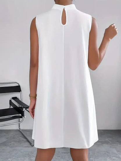 Luna - Ermeløs A-linjeformet kjole med høy krage