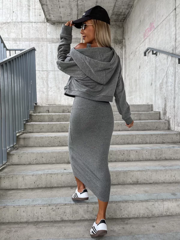 Clara - Kjole og genser i elegant strikk for ekstra komfort og varme
