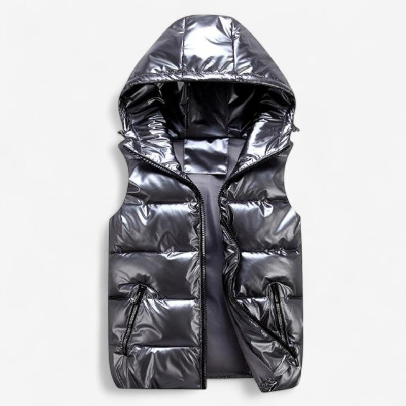 Manfred – Ermeløs polstret jakke med hette og glidelås