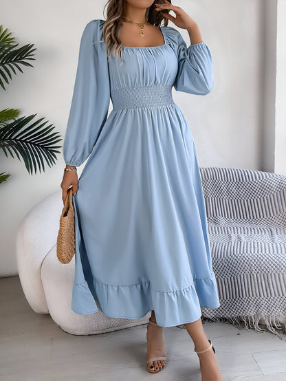 Isabella - Firkantet hals kjole med puffermer og volang i kanten