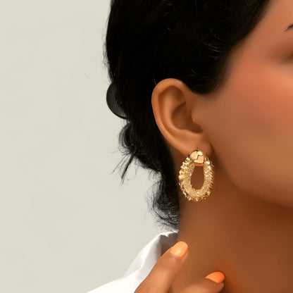 Chiara - Elegant Gull Øredobber med Cascade Design-1