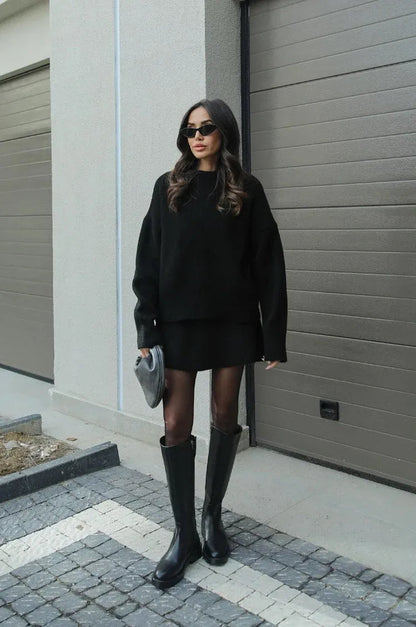 Faelina - Tidløs genser og miniskjørt for moderne eleganse