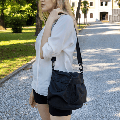 Sophia - Skulderveske med stor kapasitet og flere lommer med løpesnor