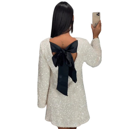Esme - Trendy minikjole med lange ermer og sløyfedetaljer bak