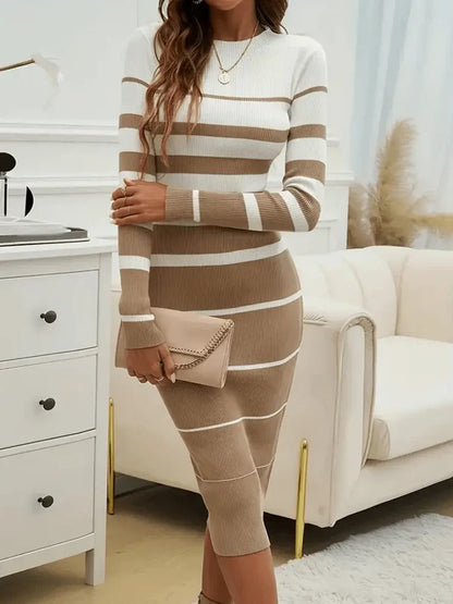 Lila - Stripet bodycon kjole med lange ermer og ribbet stoff