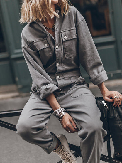 Freya - Avslappet passform front knapp jumpsuit med praktiske lommer