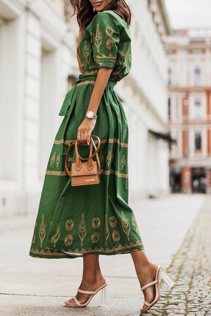 Sophia - Midi kjole med knapp foran og intrikate mønstre