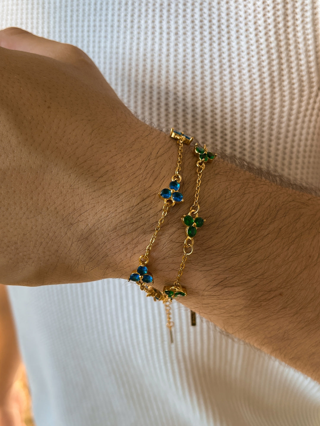 LuckyVibe - Armbånd med anheng av gullkløver med justerbar passform for lykke og positivitet