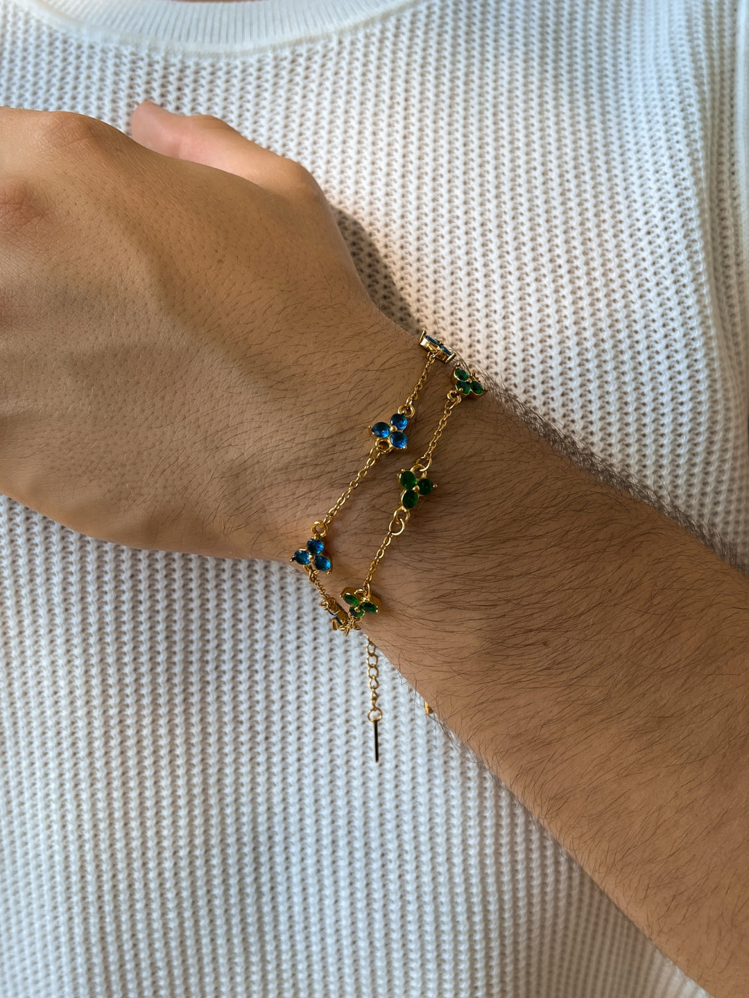 LuckyVibe - Armbånd med anheng av gullkløver med justerbar passform for lykke og positivitet