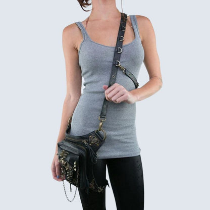 Ana – Statement belteveske med justerbare stropper og dekorative kjeder