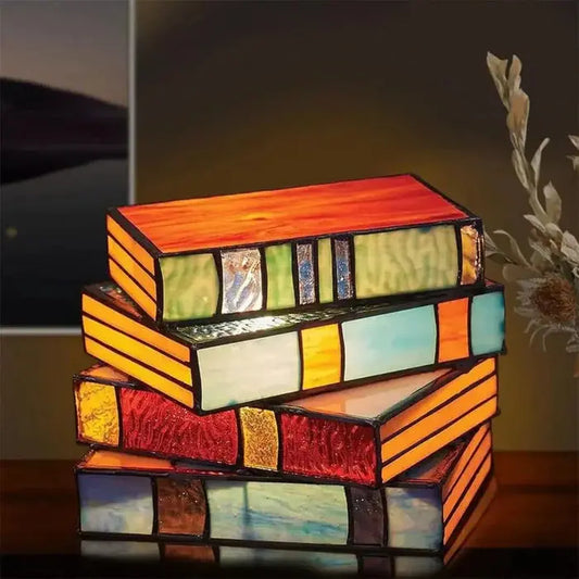 GlowTome - Kunstnerisk boklampe med intrikate glassdetaljer