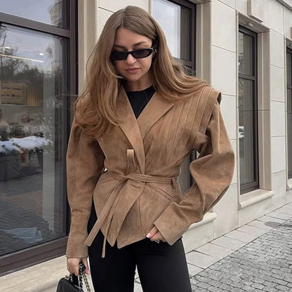 Mathea – Jakke med Langermet og Livbelte med Knapper