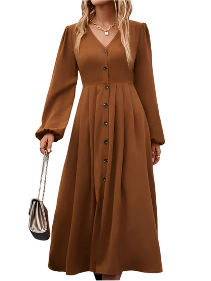 Amalie - Elegant kjole med lange ermer og V-hals knappedetaljer