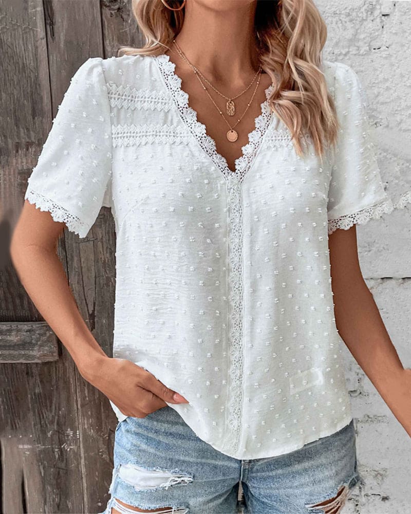 Lena – Elegant bluse med V-hals med korte ermer og avslappet passform